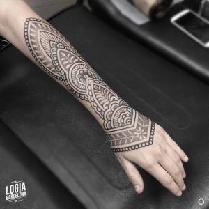 tatuaje_brazo_mandala_logiabarcelona_willian_spindola_
